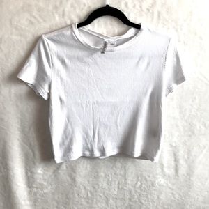 L• H&M Ribbed White Cropped Tee